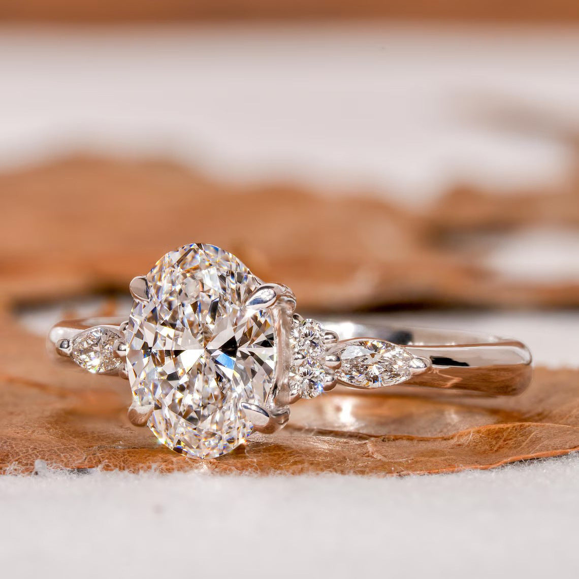 Shiny Diamond-encrusted Big Diamond Wedding Diamond Ring