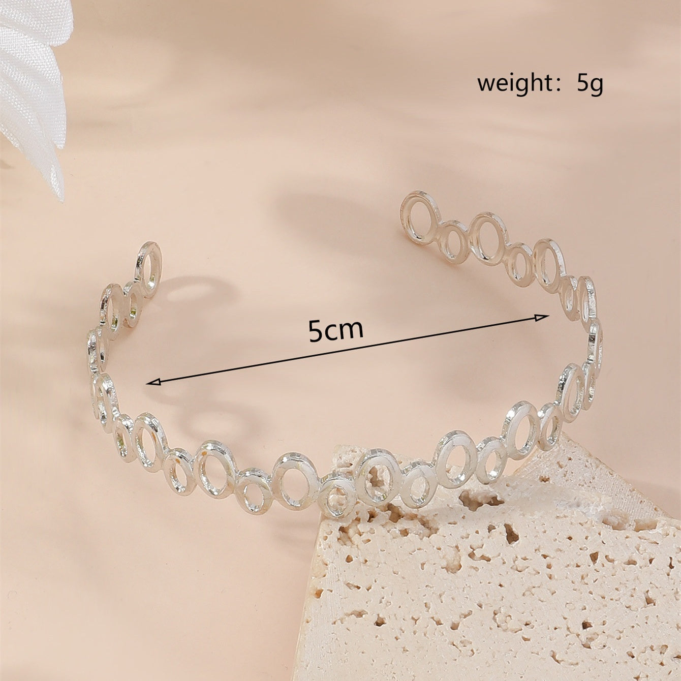 Metal Twist Geometric Knot Winding Hollow Open-end High-grade Light Luxury Personality Fashion Ladies' Bracelet