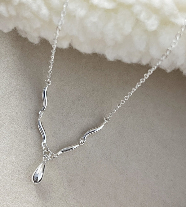 Women's Water Drop Curved Copper Necklace